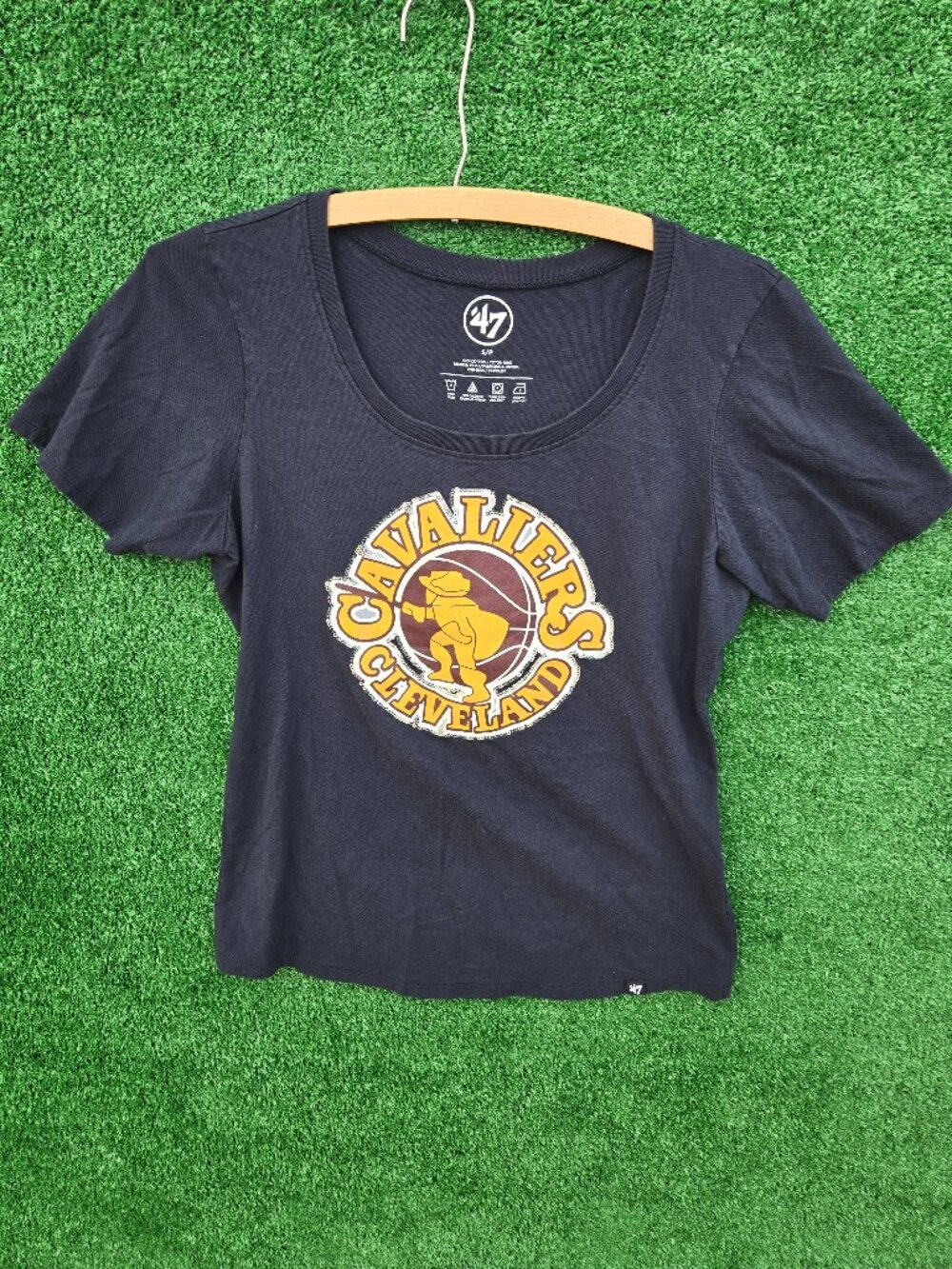 NBA Cleveland Cavaliers sequined logo short sleeved t-shirt